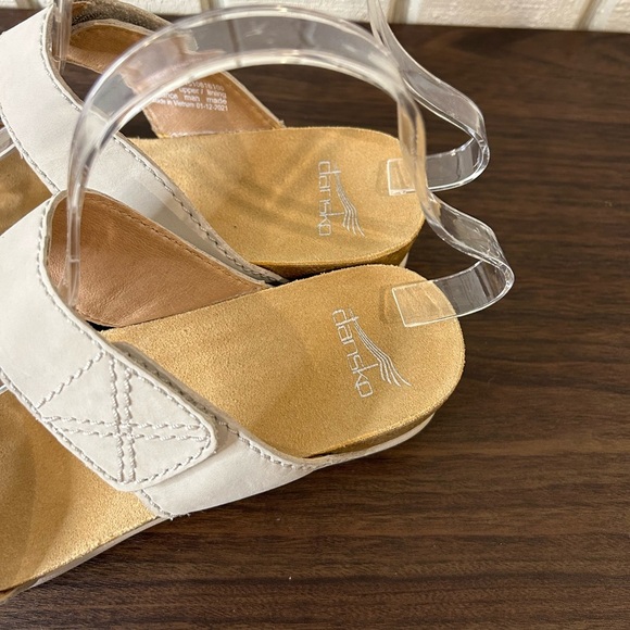 Dansko Maddy Ivory Milled Nubuck Sandal, size 41. - Picture 5 of 9